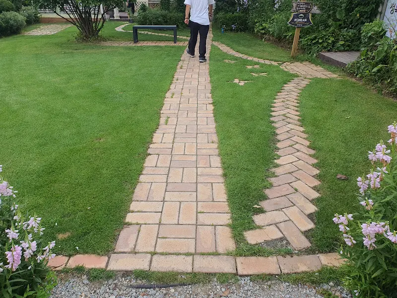 아름답게 꾸며진 정원