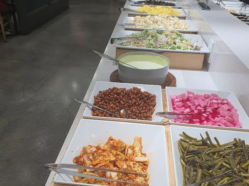 다양한 한식 반찬들