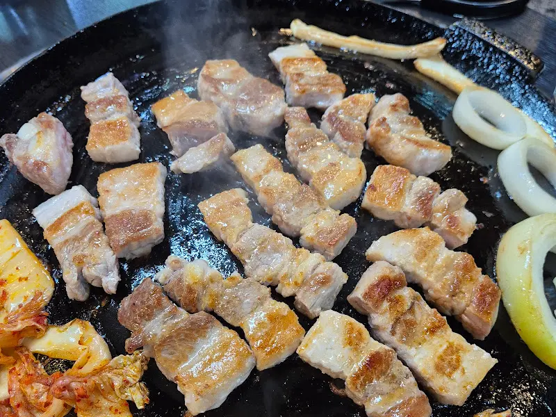 잘 구워진 삼겹살