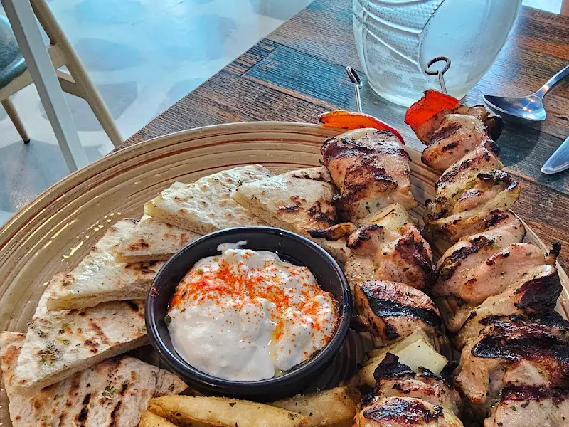 닭고기 수블라키 플래터