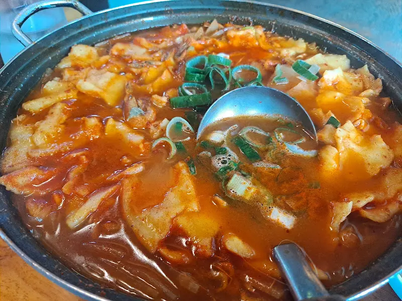 민물새우탕에 듬뿍 들어간 수제비