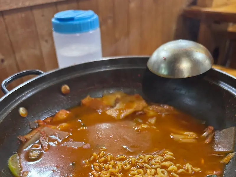 라면 사리를 추가한 민물새우탕