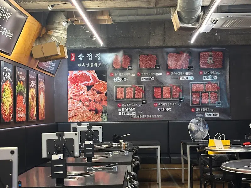 다양한 메뉴를 한눈에 볼 수 있는 메뉴판