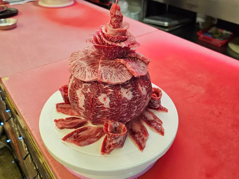 예술 작품을 연상시키는 한우 케이크