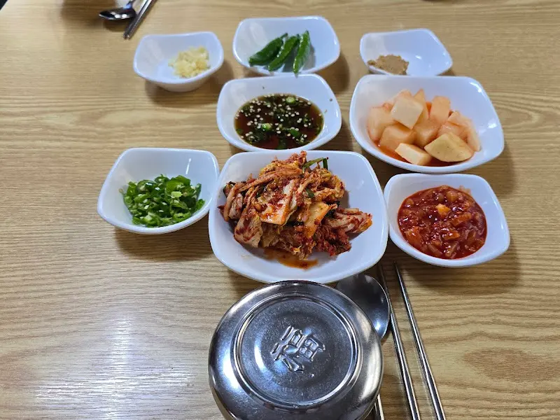 다양한 곁들임 반찬들