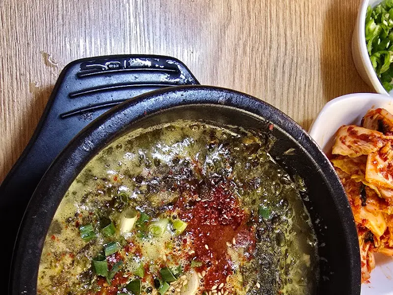 고사리육개장의 뚝배기