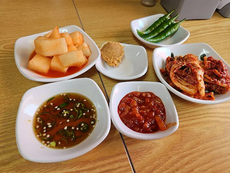 곁들임 반찬 상세 모습