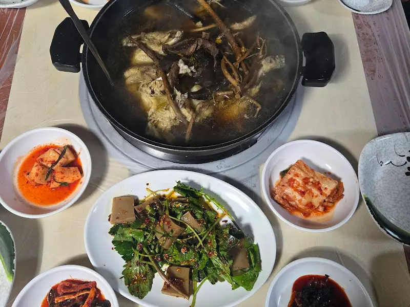 능이백숙 한 상 차림