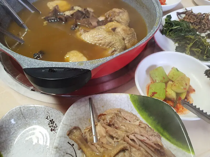 능이백숙과 밑반찬