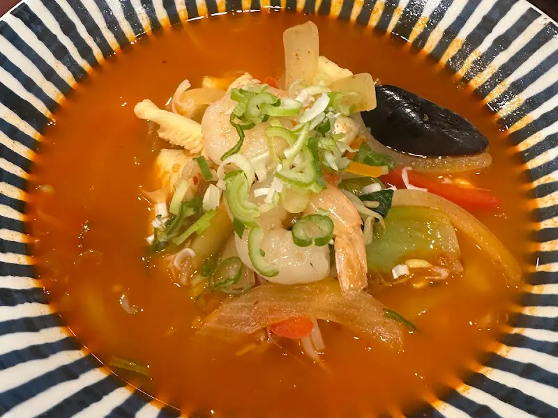 푸짐한 해산물이 들어간 짬뽕