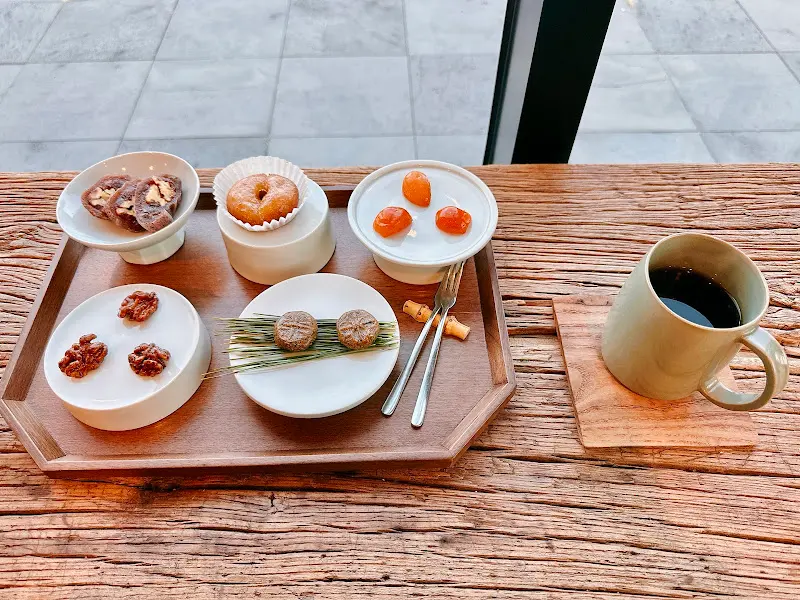 다과와 커피 한 상