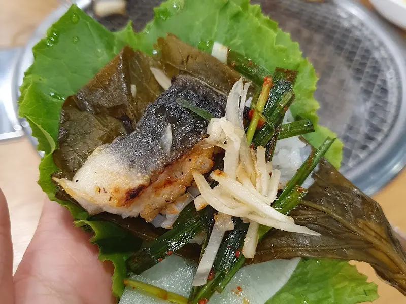 쌈에 싸서 먹는 장어