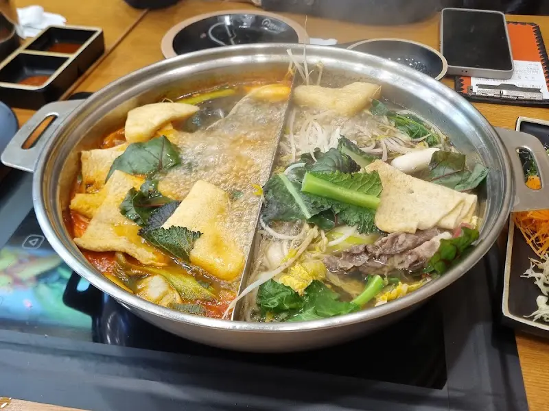 반반 육수 샤브샤브
