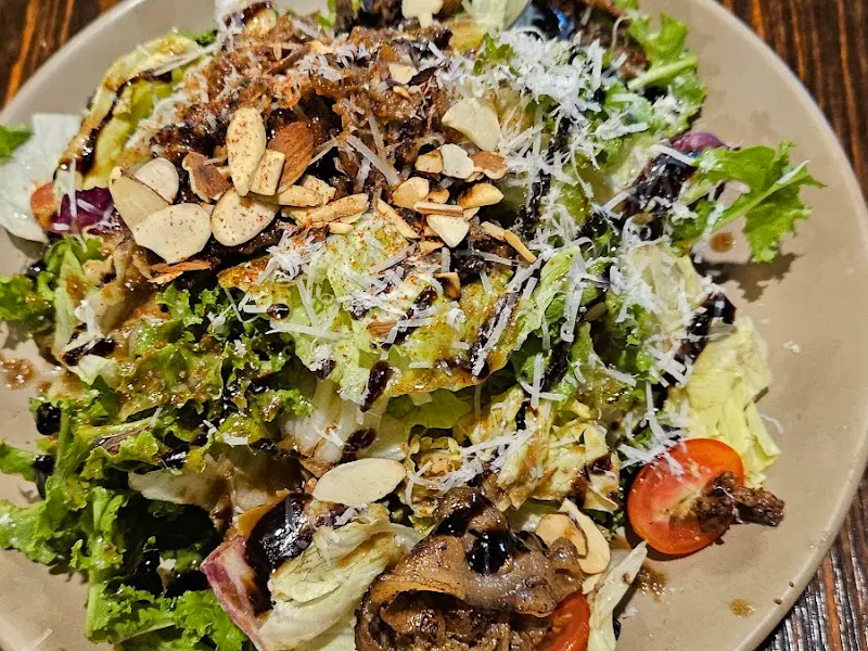 신선한 샐러드의 모습