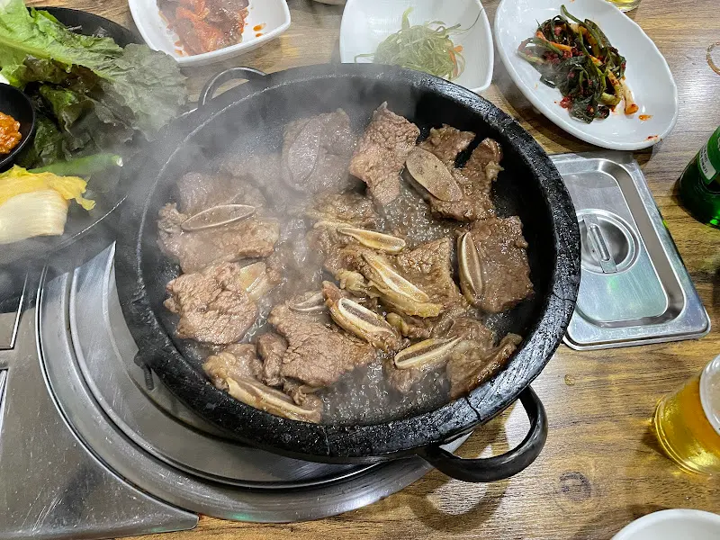 맛있게 구워진 LA갈비