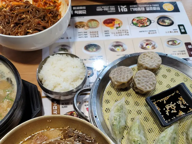 다양한 메뉴가 준비되어 있는 모습
