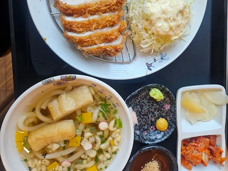 윤카츠의 깔끔한 한상차림