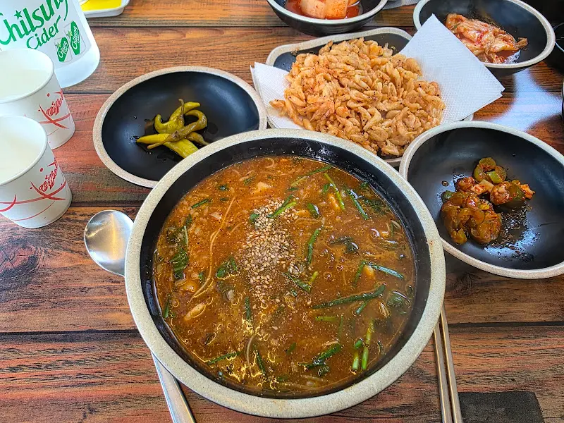 동가룰가든의 어죽과 밑반찬