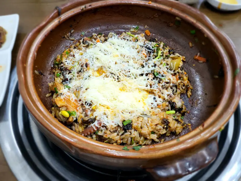 신가네 낙지삼합의 치즈볶음밥