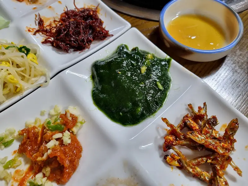 신가네 낙지삼합 밑반찬