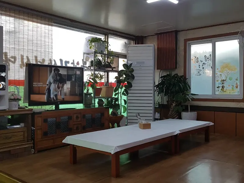 식당 내부 좌석