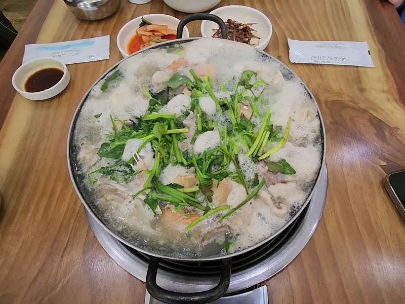 푸짐한 양의 아구탕 지리