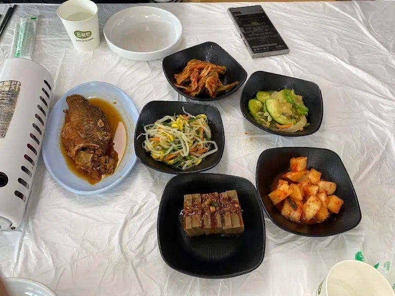 정갈하게 차려진 밑반찬