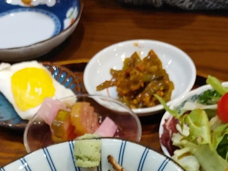 다채로운 반찬 구성