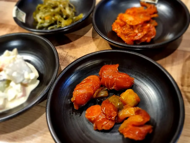 다양하고 맛깔스러운 밑반찬