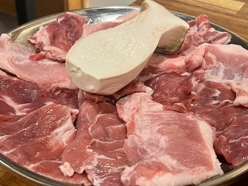 낭기뒷고기 푸짐한 한상차림