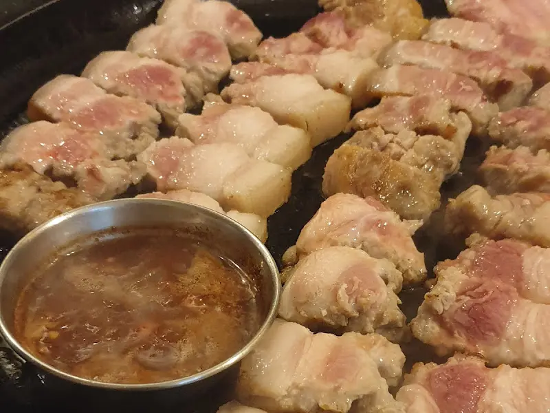 두툼한 돼지고기의 자태