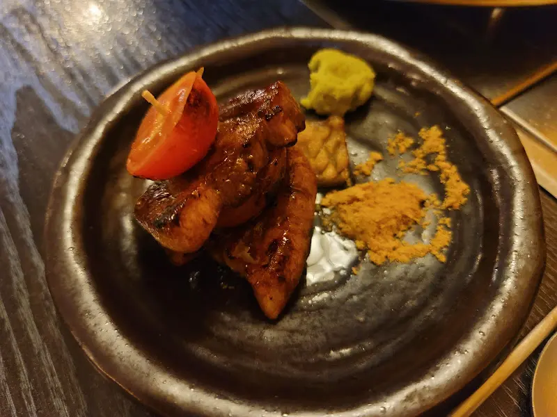 돼지고기와 곁들임 소스