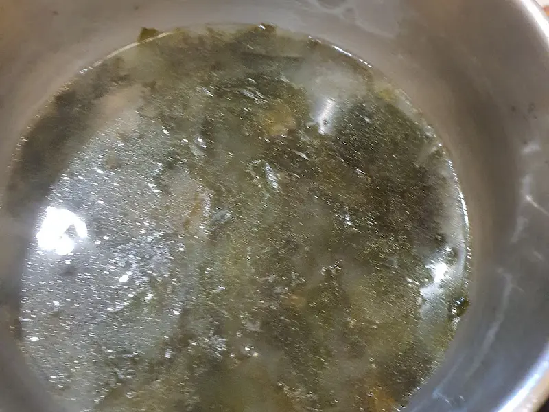 뚝배기에 담겨 나온 시락국