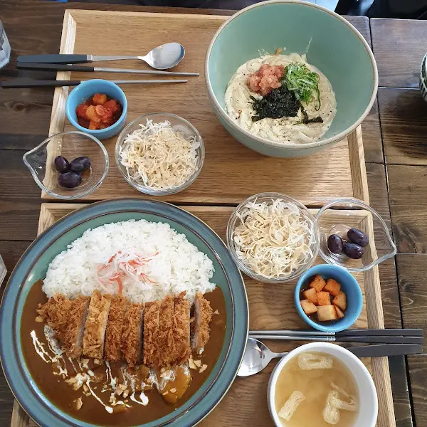 코고미 식당 전체 상차림