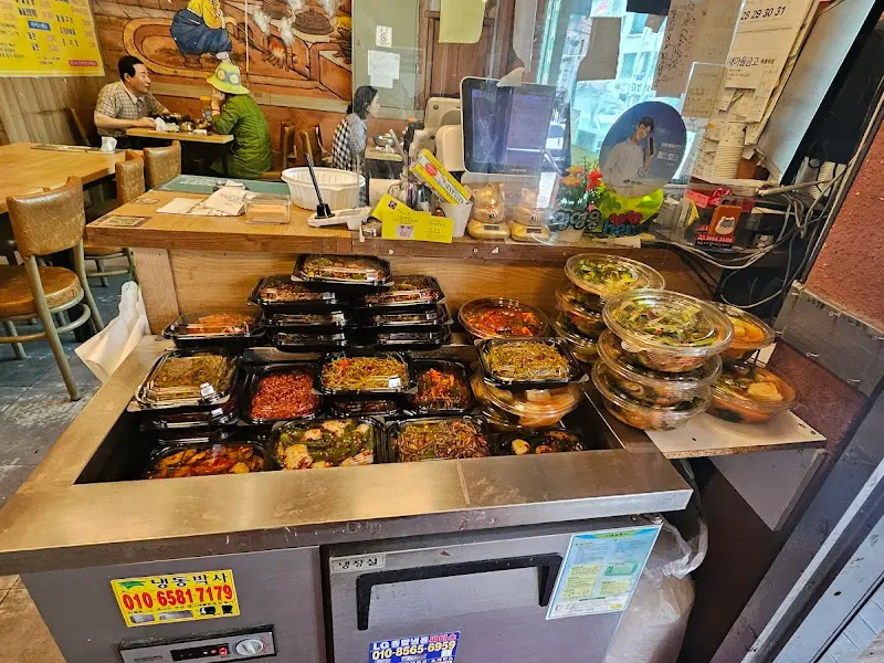 깔끔하게 포장된 반찬들