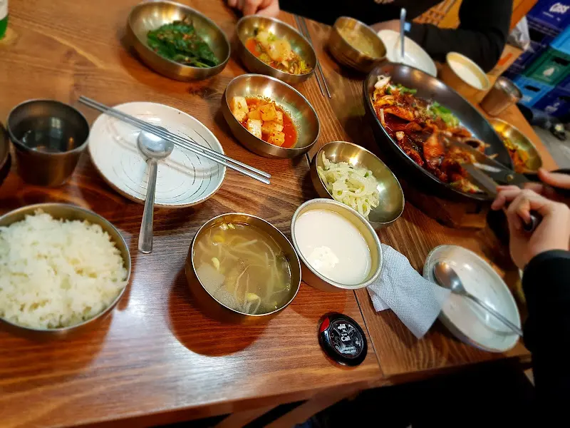 콩나물 국밥에 밥을 말아서