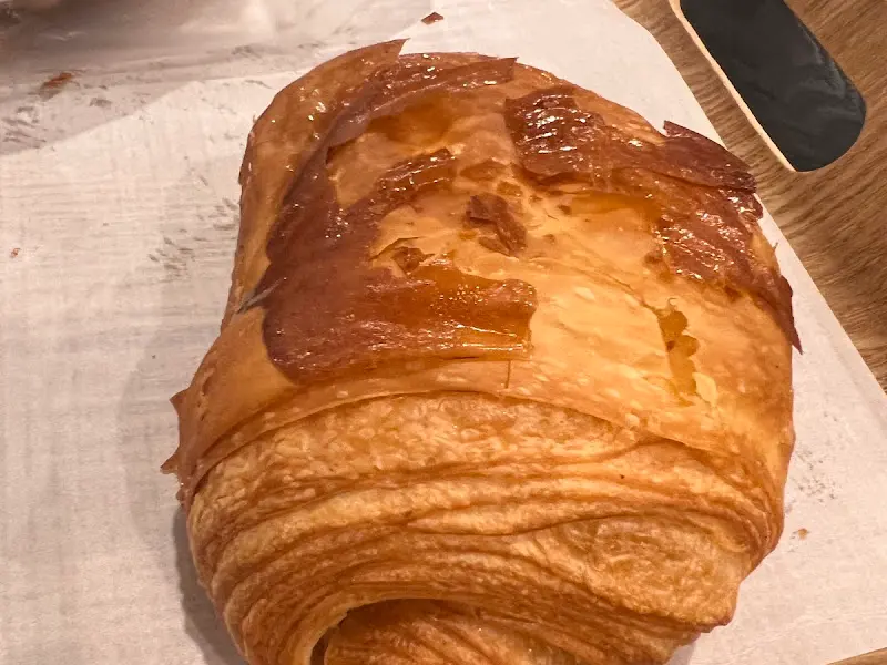 윤기가 흐르는 크루아상