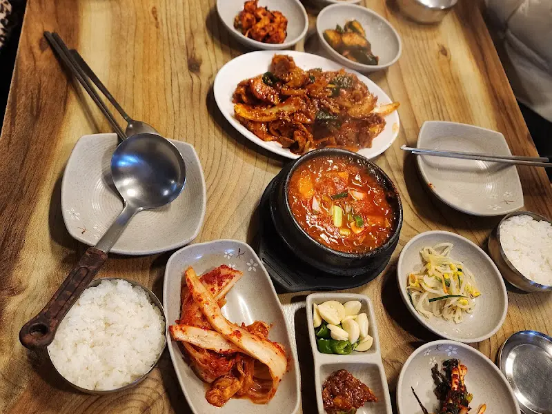 기사식당 한 상 차림