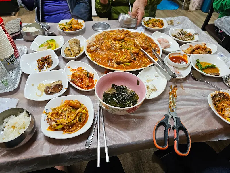 푸짐하게 차려진 한 상