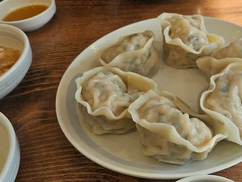 꽃처럼 피어난 만두의 아름다운 자태