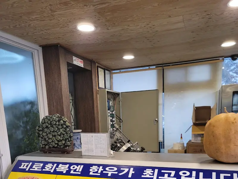 계산대 옆 호박 장식