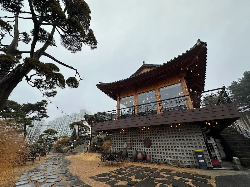 웅장한 한옥의 멋을 뽐내는 베이커리 궁