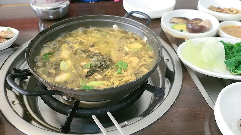 우거지 새우탕과 정갈한 반찬들