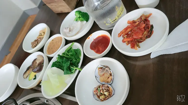 다양한 종류의 반찬들