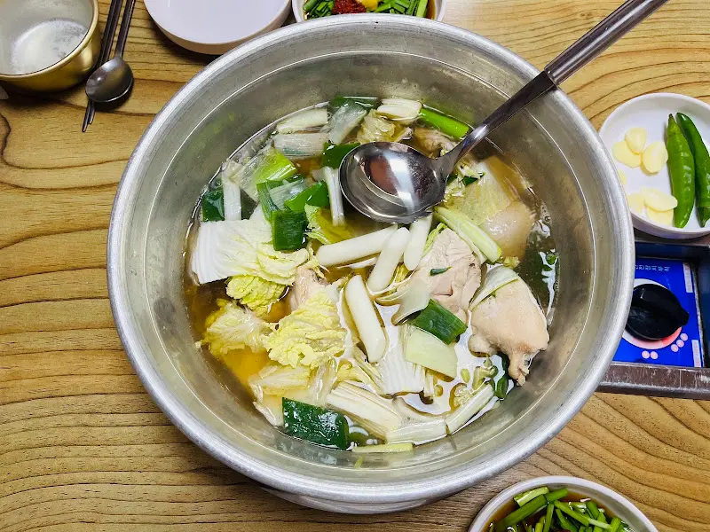 보글보글 끓는 닭한마리