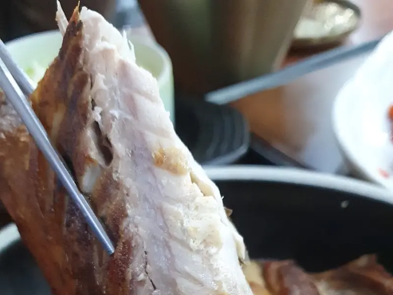 윤기가 좔좔 흐르는 고등어구이