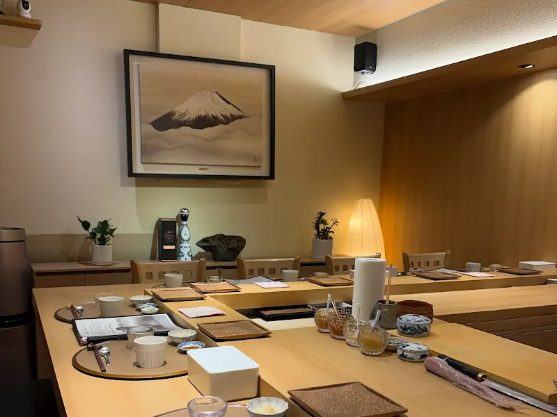 깔끔하게 정돈된 다찌 테이블