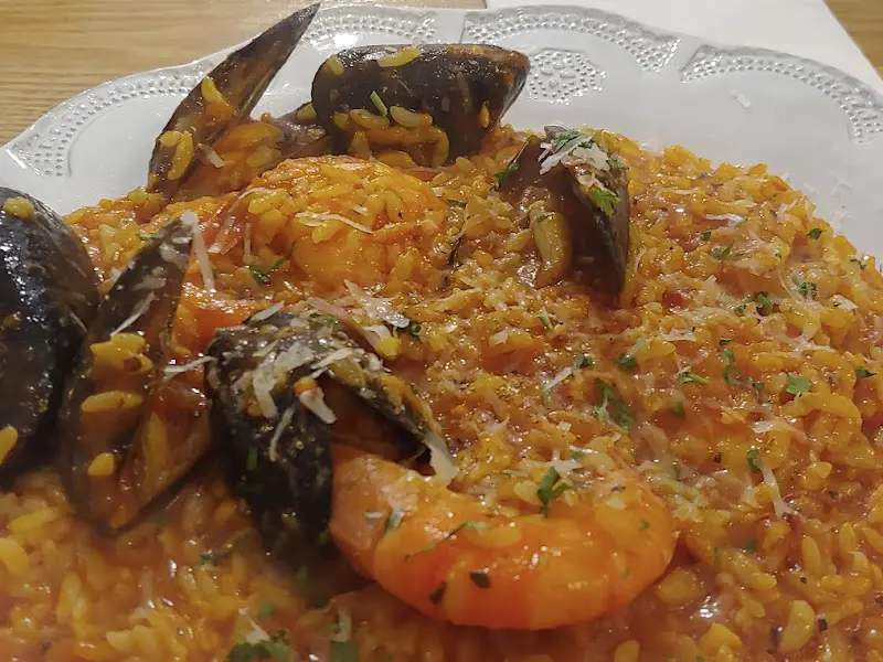 해산물이 듬뿍 들어간 리조또의 모습.