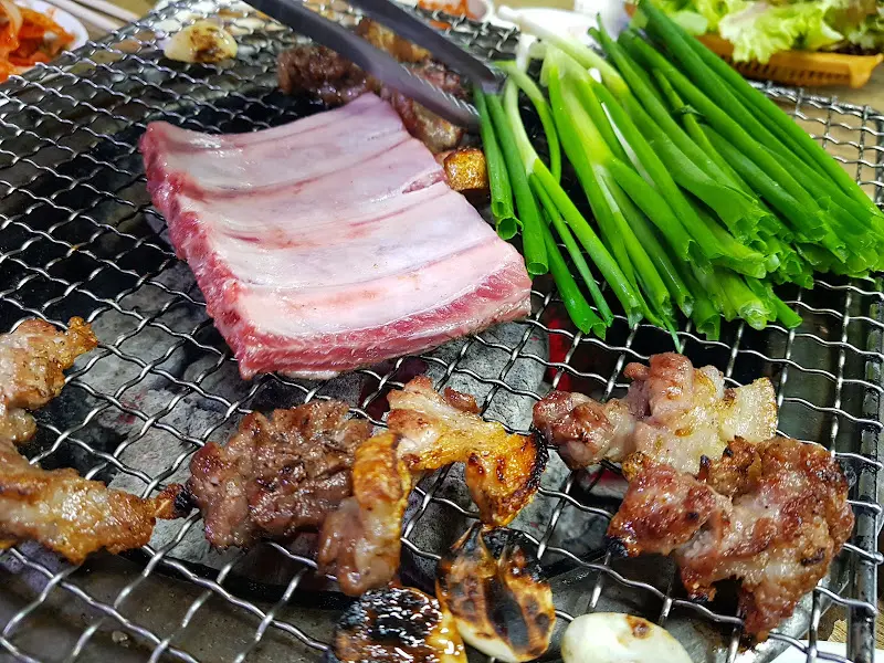 돼지고기 숯불구이