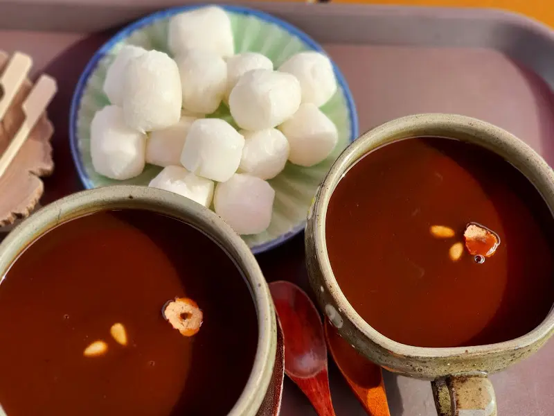 가래떡 구이와 음료